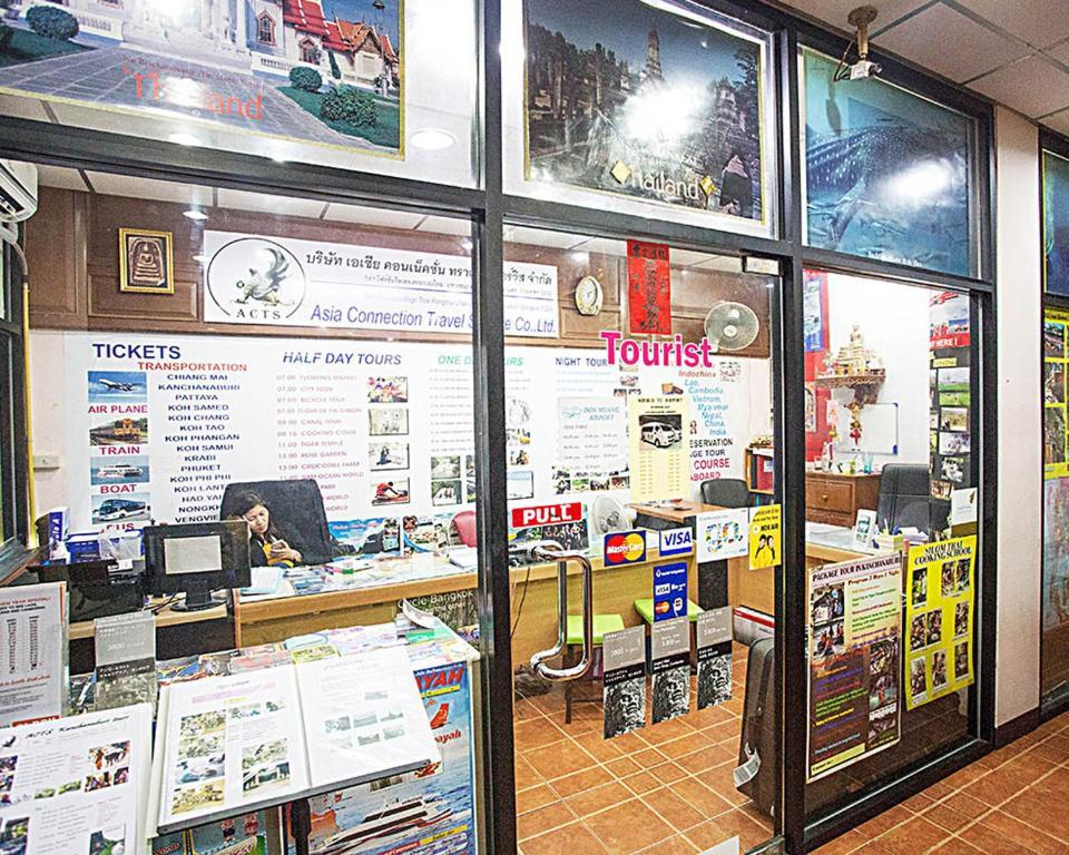 Four Sons Village Bangkok Exterior foto
