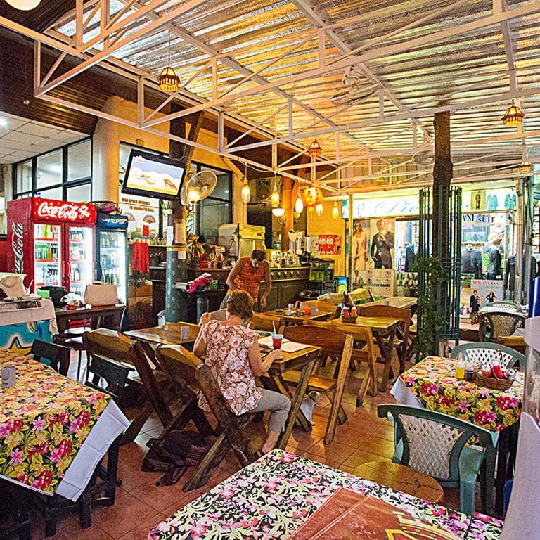 Four Sons Village Bangkok Exterior foto