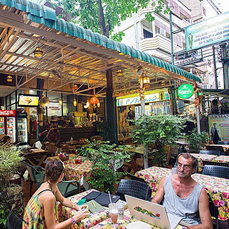 Four Sons Village Bangkok Exterior foto