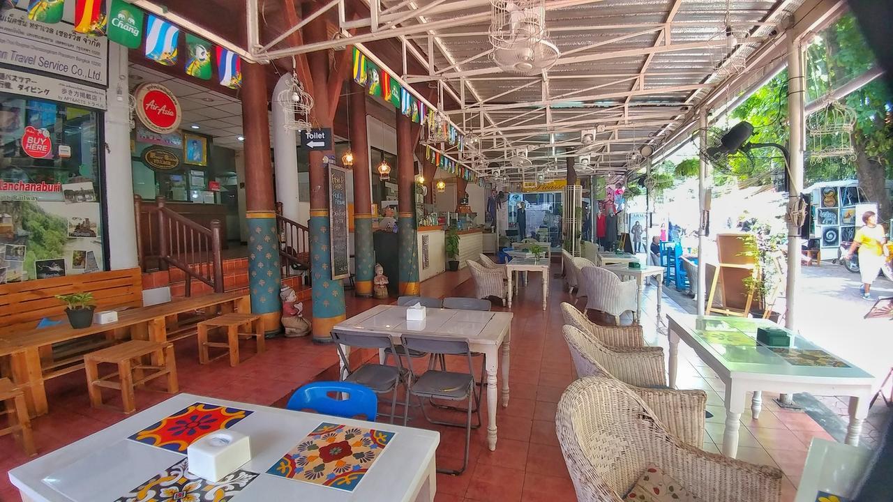 Four Sons Village Bangkok Exterior foto