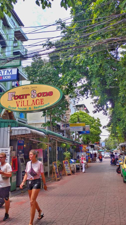 Four Sons Village Bangkok Exterior foto